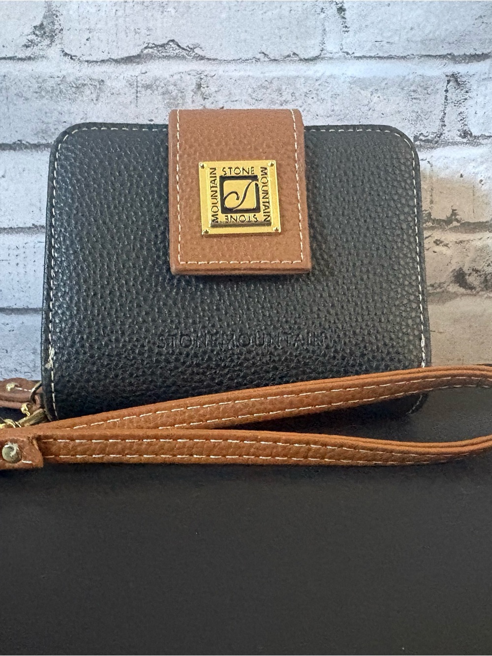 Stone Mountain Accessories Black and Brown Wristlet Wallet